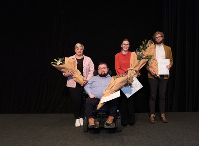 Fjórir efnilegir vísindamenn, sem eru öll doktorsnemar við Háskóla Íslands, þau Berglind Soffía Blöndal, Guðjón Reykdal Óskarsson, Salvör Rafnsdóttir og Kristján Godsk Rögnvaldsson, hlutu verðlaun fyrir rannsóknarverkefni sín á 20. líf- og heilbrigðisvísindaráðstefnu Háskóla Íslands sem lauk í gær. 